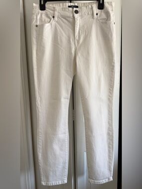 Buffalo white jeans “Aubrey” mid rise, stretch, super soft ankle grazer. Size 10